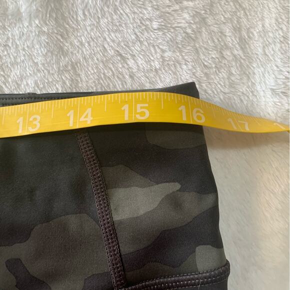 Athleta women's size large petite Green Camouflage Capri leggings - Picture 8 of 10